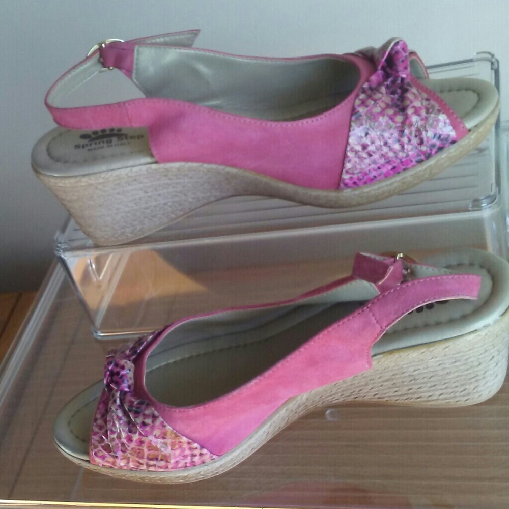 Spring Step Pink Slingback Wedge Sandals with Textured Toe